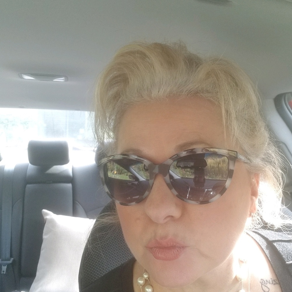 Meet your Posher, Tina